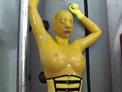 Hot gal in latex glamour yellow catsuit gets to climax